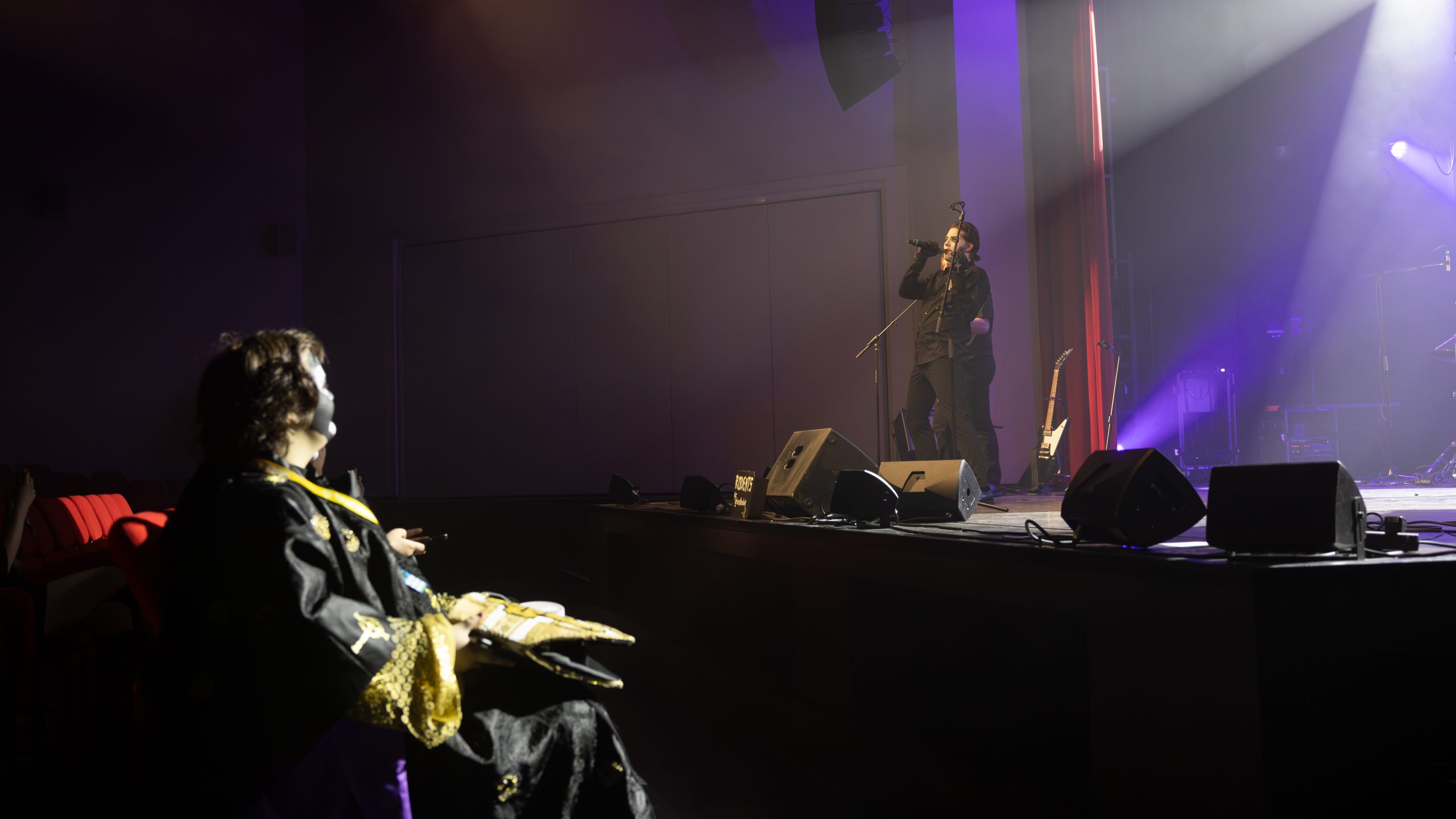 Sunnuntai päivän juhlasalissa laittoi käyntiin oululainen Ghost -coverbändi; "Rodents"